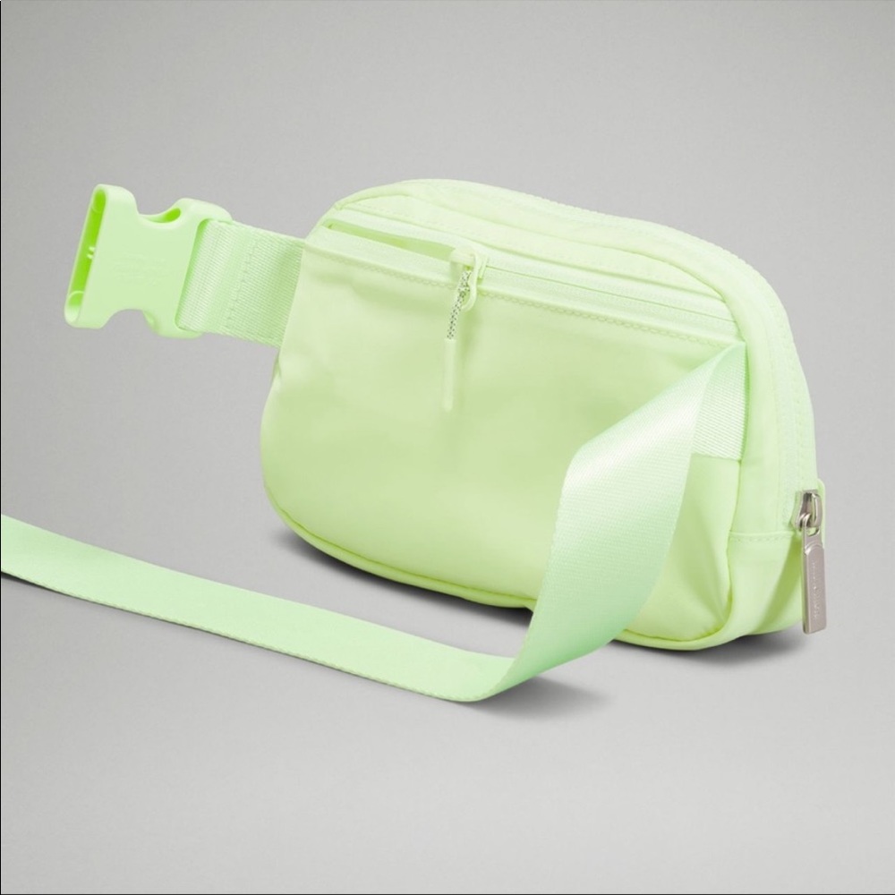 🍋Lululemon Everywhere Belt Bag Extended Strap in Faded Zap - Picture 4 of 9